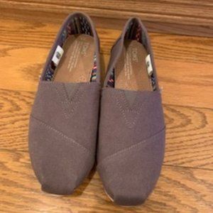 TOMS Womens Brown Slip On Shoes Size 6